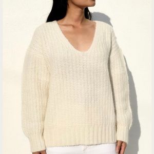 Bare Knitwear Layer V-Neck Sweater - XS/S